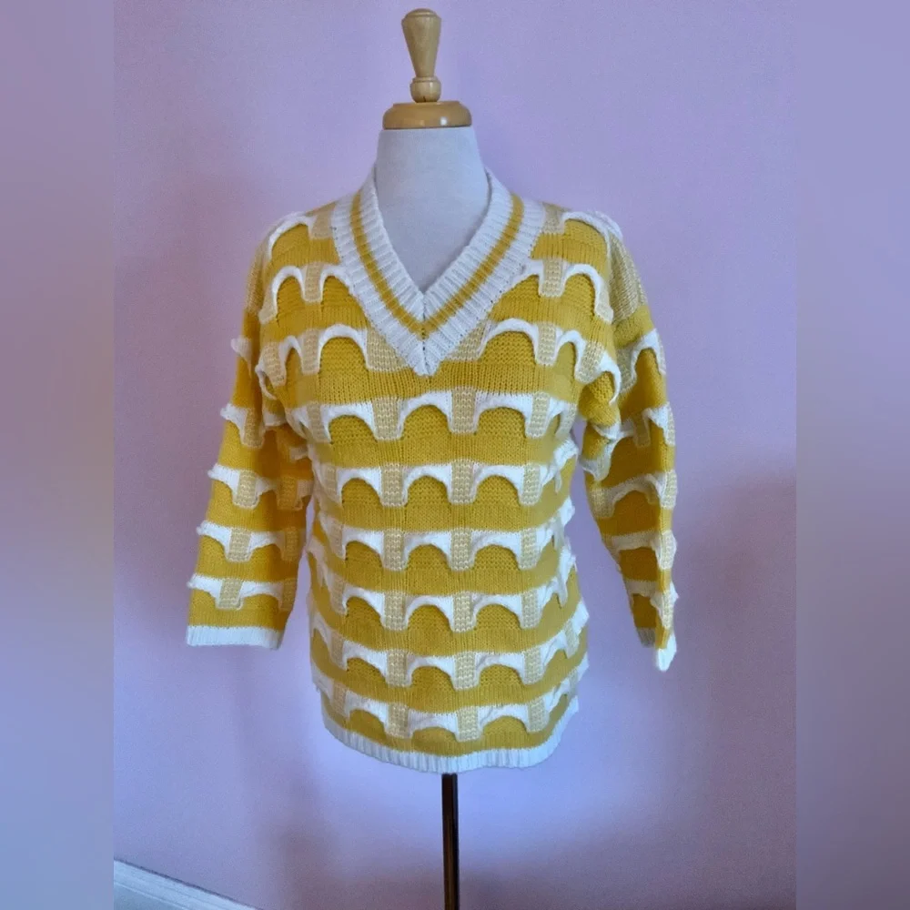 Vintage Textured Yellow and White Women's Sweater - Picture 1 of 6